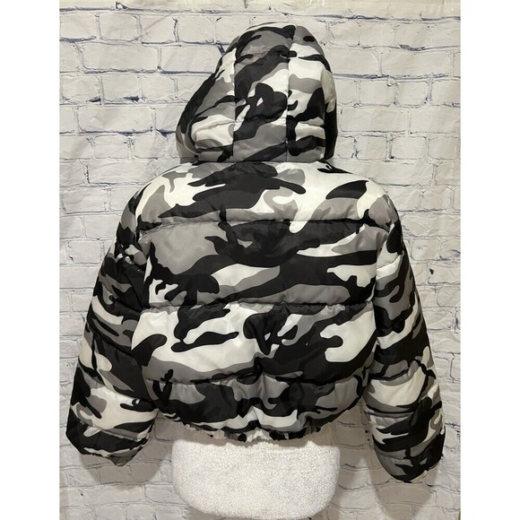 Almost Famous black and white camouflage cropped puffer jacket Size 1X - Picture 5 of 8